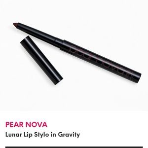 **FREE: Pear Nova GRAVITY - LUNAR LIP STYLO